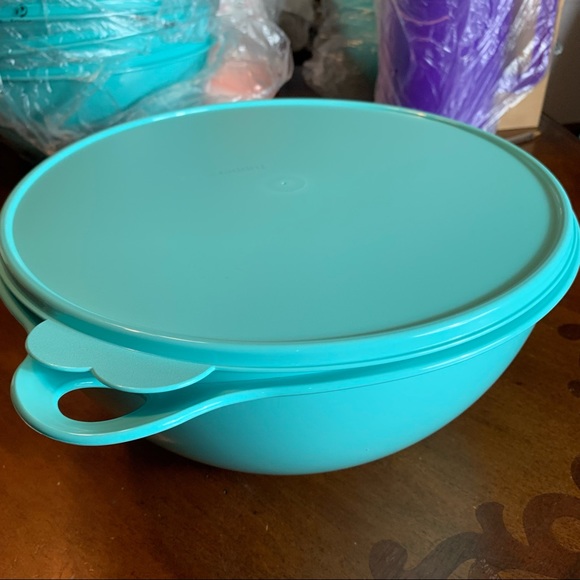 Tupperware Large That’s a Bowl - Picture 1 of 6